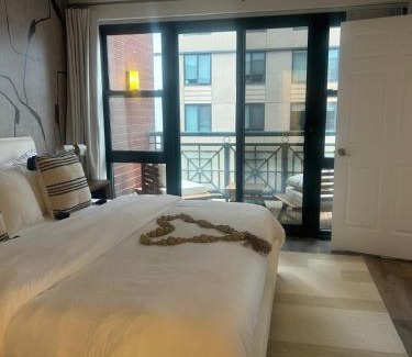 Downtown Apartment | The Monroe Elegant 2br2ba Downtown Stamford