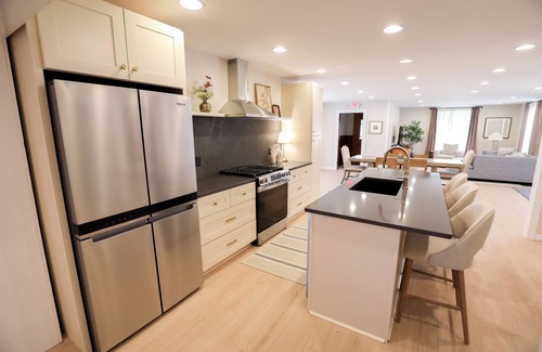 Frankenmuth House | The Montford - Frankenmuth's Premier Downtown Retreat - Entire Home