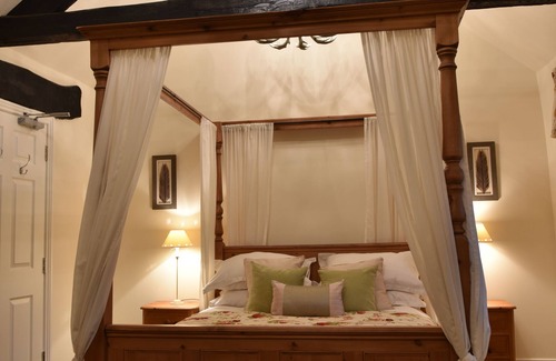 Stoney Middleton Hotel | The Moon Inn at Stoney Middleton