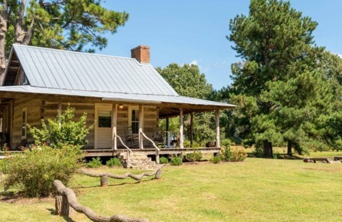 Fruitvale Cabin | The Moonshine Cabin at Green Frog Farm
