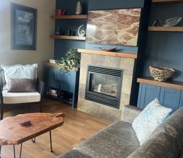Ucluelet Apartment | The Moorage - Luxury 2 bed & 2 bath Condo on Marina