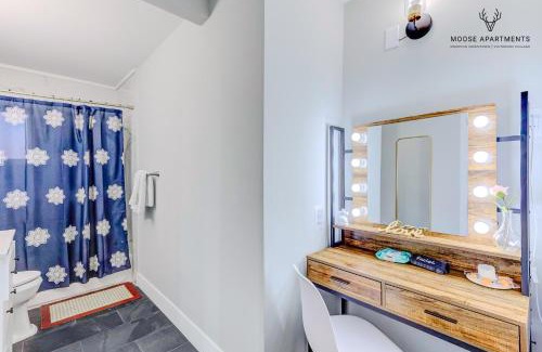 Downtown Memphis Apartment | The Moose #8 - Modern Luxe Loft with King Bed & Free Parking & Wifi