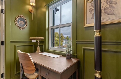 Midway Apartment | The Moose Room - Newly Built 2B2B Midway Loft