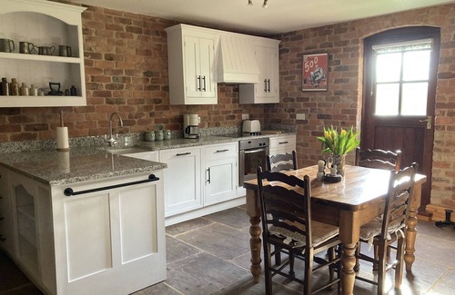 Hay-on-Wye House | The Motor House - Comfort with views