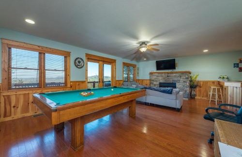Wolf Laurel House | The Mountain Hideout~Swings~Hot Tub~Views~Decks