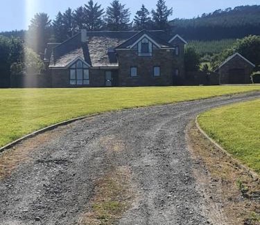 Ninemilehouse House | The Mountain Lodge Slievenamon spacious 4 bedroom house