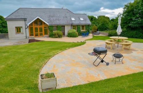 Ninemilehouse House | The Mountain Lodge Slievenamon spacious 4 bedroom house