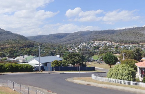Risdon Vale House | The Mountain Riveting House at Risdon vale