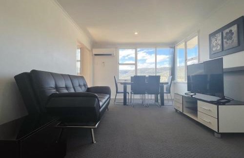 Risdon Vale House | The Mountain Riveting House at Risdon vale