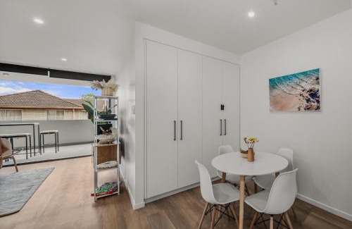 East Brisbane Apartment | "The Mowbray"-Luxury,rooftop pool,gym,free parking