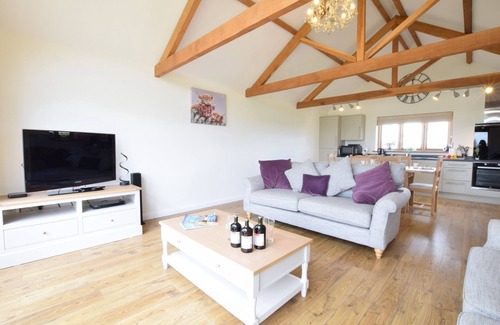 Beccles Cottage | THE MULBERRY, NR BUNGAY, pet friendly, with a garden in Bungay