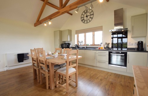 Beccles Cottage | THE MULBERRY, NR BUNGAY, pet friendly, with a garden in Bungay