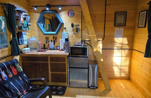 Zirconia Apartment | The Music Box Treehouse
