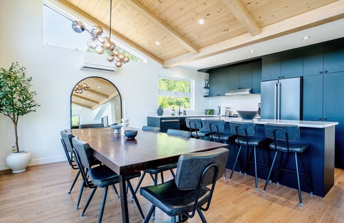 Saint Come Ski Chalet | The Nakyma | Spa | Foyer & BBQ