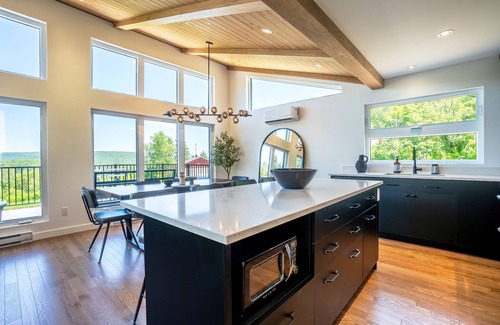 Saint Come Ski Chalet | The Nakyma | Spa | Foyer & BBQ