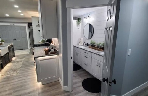 Sandy House | The Narnia Gateway on SLC's East Bench, mins from World Class Skiing, Sleeps 8