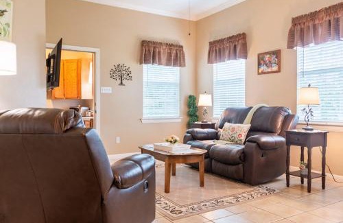Waco House | The Nest 1 Bedroom Suite 12 min from Magnolia
