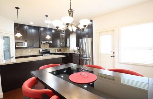 Sardis House | The Nest: 4 bedroom House. Chilliwack.
