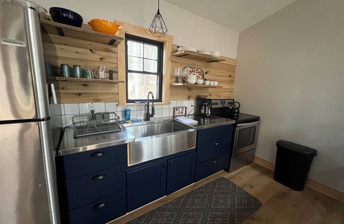 Rogers Cabin | The Nest - Cozy Loft, Deck & Firepit