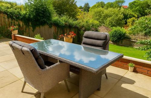 High Wycombe Apartment | The Nest-Free Parking Cosy Studio, M40 access, underfloor heating