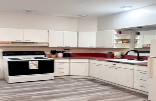 Taylorville Apartment | The Nest is a cozy 2-bedroom apartment on the Downtown Taylorville Square.