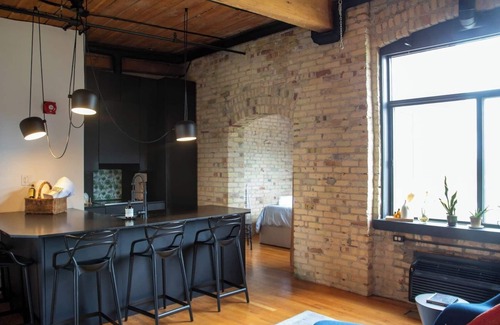 Parkdale Apartment | The Nest - Spacious Luxury Loft in Toronto with Den. Street car accessible!