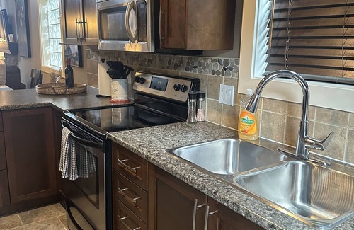 Regional District of Nanaimo Cottage | The Nestled INN-Cozy 2 bedroom, 2 bathroom cottage with A/C. Lodge Themed.