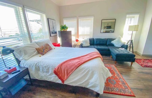 Lower Greenville Apartment | The NEW Contemporary Studio in Lower Greenville
