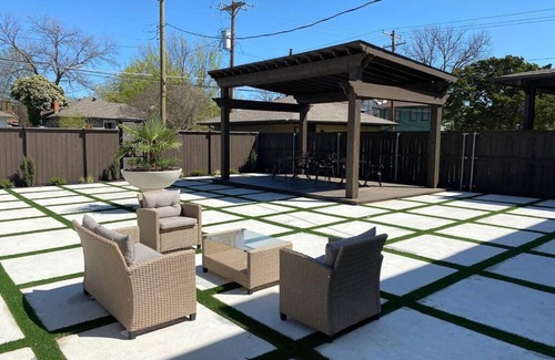 Lower Greenville Apartment | The NEW Contemporary Studio in Lower Greenville