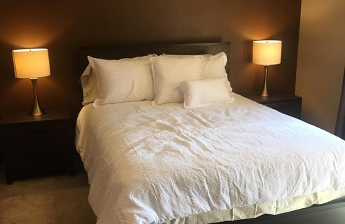 Chicago Ridge Condo | The New SHOW STOPPER Brand new spacious beauty ready to enhance your stay !