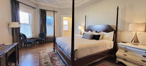 Summit - University Bed & Breakfast | The New Victorian Mansion Bed & Breakfast