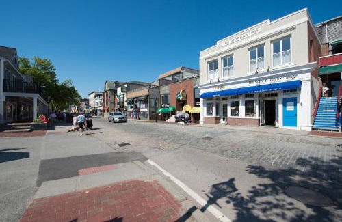 Newport Apartment | The Newport Lofts - 194 Thames Street