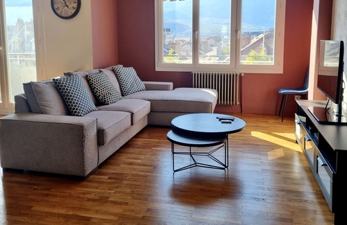 Quartier Chorier-Berriat Apartment | The nice view of the boulevard 🪟 #DX