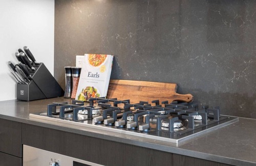 Eau Claire Condo | The Nile | Gym | Downtown | UG Park | Bow River
