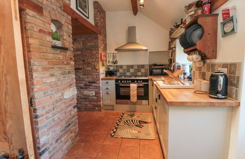 Cloughton House | THE NOOK AT 29 HIGH STREET, pet friendly, with hot tub in Burniston