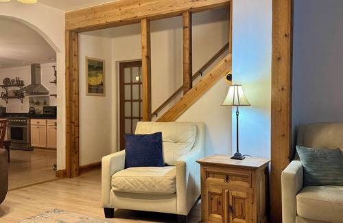 Wheeler House | "The Nook"- ROOMY Home 2mi- Dunes & Chesterton, Yard, Fire Pit, Grill, Game Room