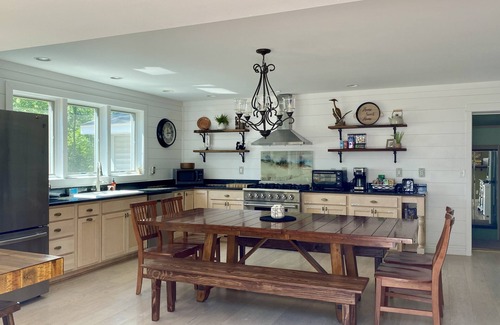 Wheeler House | "The Nook"- ROOMY Home 2mi- Dunes & Chesterton, Yard, Fire Pit, Grill, Game Room