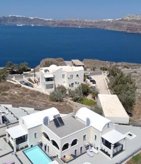 Akrotiri Hotel | The Noverian Bios Caldera Sunset Suites
