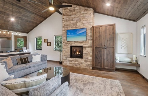 Lake Delton Apartment | The Oak at Treetop Villas
