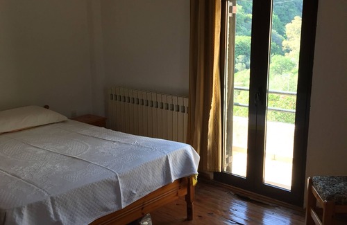 Voia House | The Oak House is located in a quiet environment, with panoramic sea view