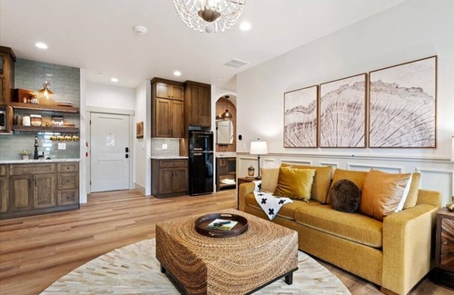 Midway Apartment | The Oak Room - Newly Built 2B2B Loft Near Park City