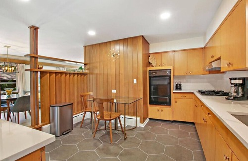 Waukegan House | The Oak Tree Ranch- Close to Naval Base