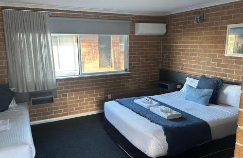 Albion Park Rail Hotel | The Oaks Hotel Motel