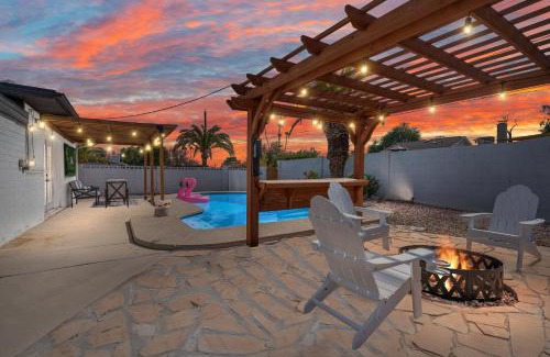 Tempe House | The Oasis in Tempe with Heated Pool and Arcade
