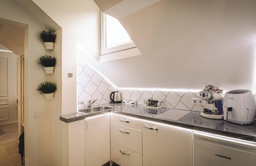 Avoti Apartment | The Oasis - Retro Modern Vogue