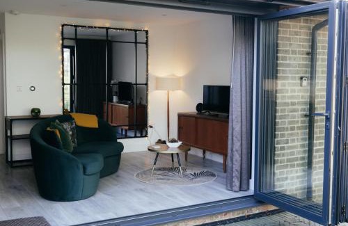 Dorking House | The Observatory Annexe