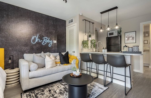 Allandale Apartment | The Ochre | Stylish Studio | 10 Mins Downtown ATX!