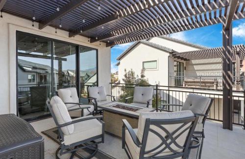 Santa Clara House | The Ocotillo 10 Tropical Pool Splash Pad Pickle Ball Sleeps 15