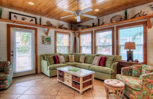 Port Aransas House | The Ohana Hut