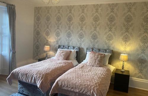 Marlborough House | The Old Barn Marlborough, spacious grade 2 listed with parking